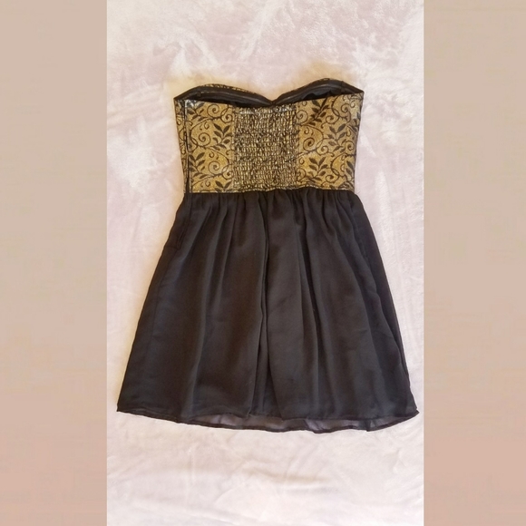 Dynamite Mini Dress in Gold & Black - Size Medium - Picture 2 of 4